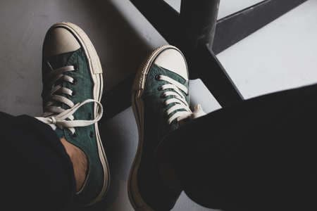 Bash – How to size sneakers for travel with socks (thick vs thin)