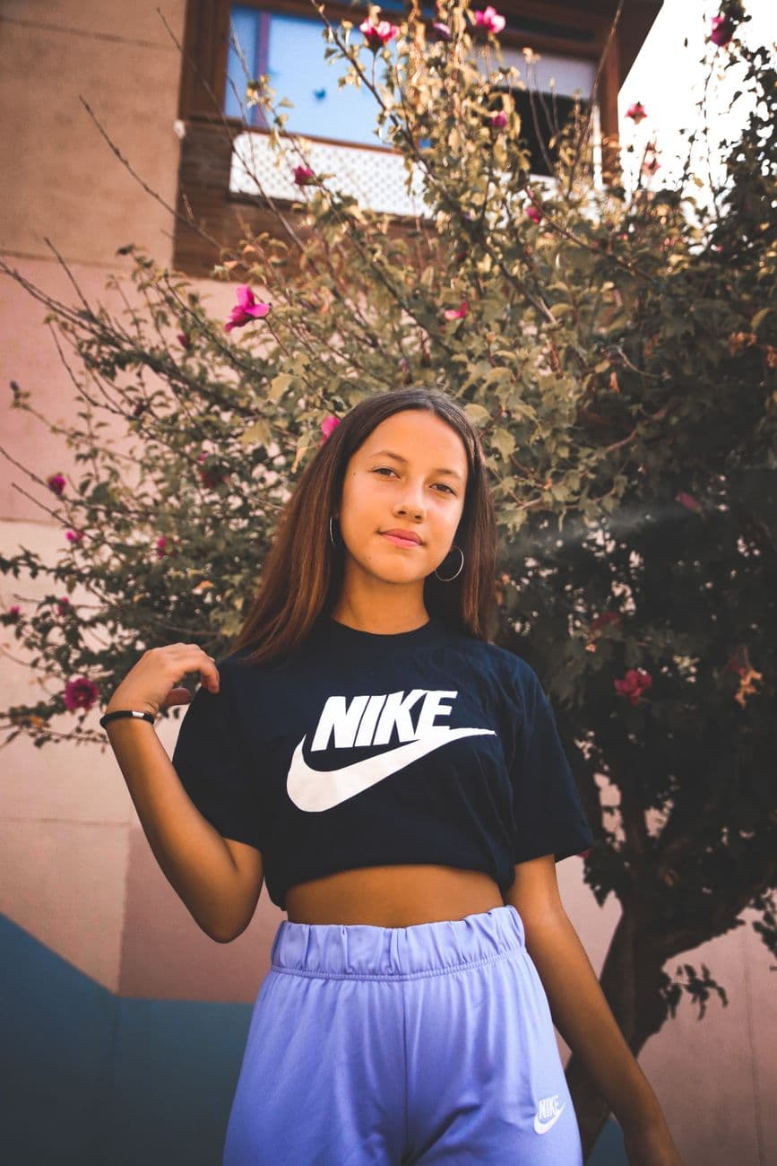 Bash – Nike girls travel sneakers - performance features and fit recommendations