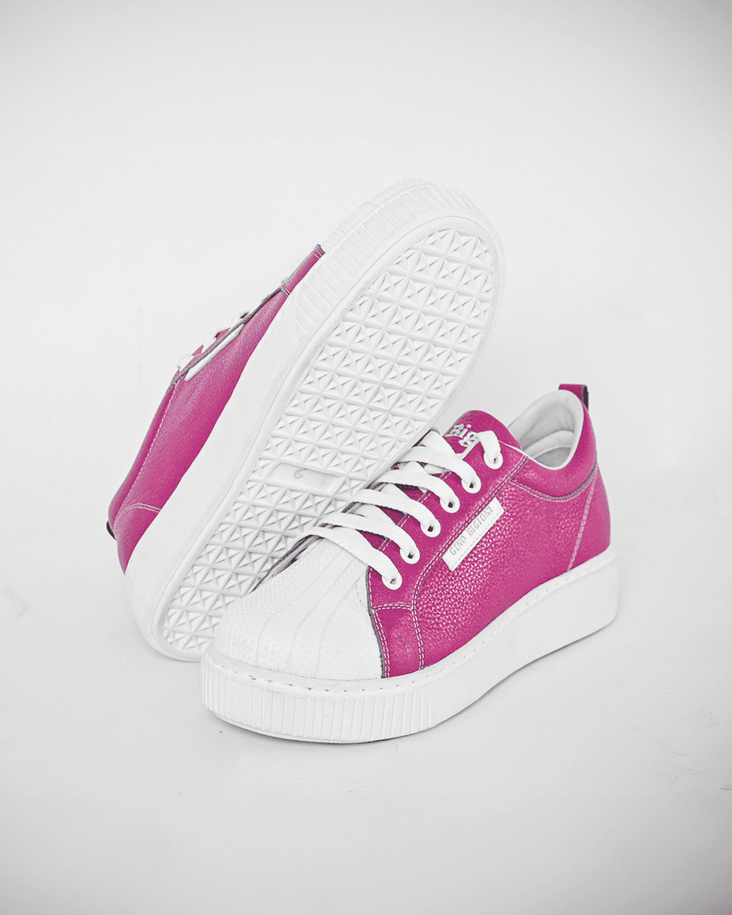 Bash – Bash Junior travel sneaker styles compared: size, sole and comfort