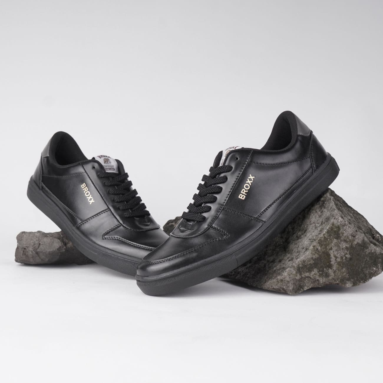 Bash – Black sneakers for office wear that look sharp and feel comfortable