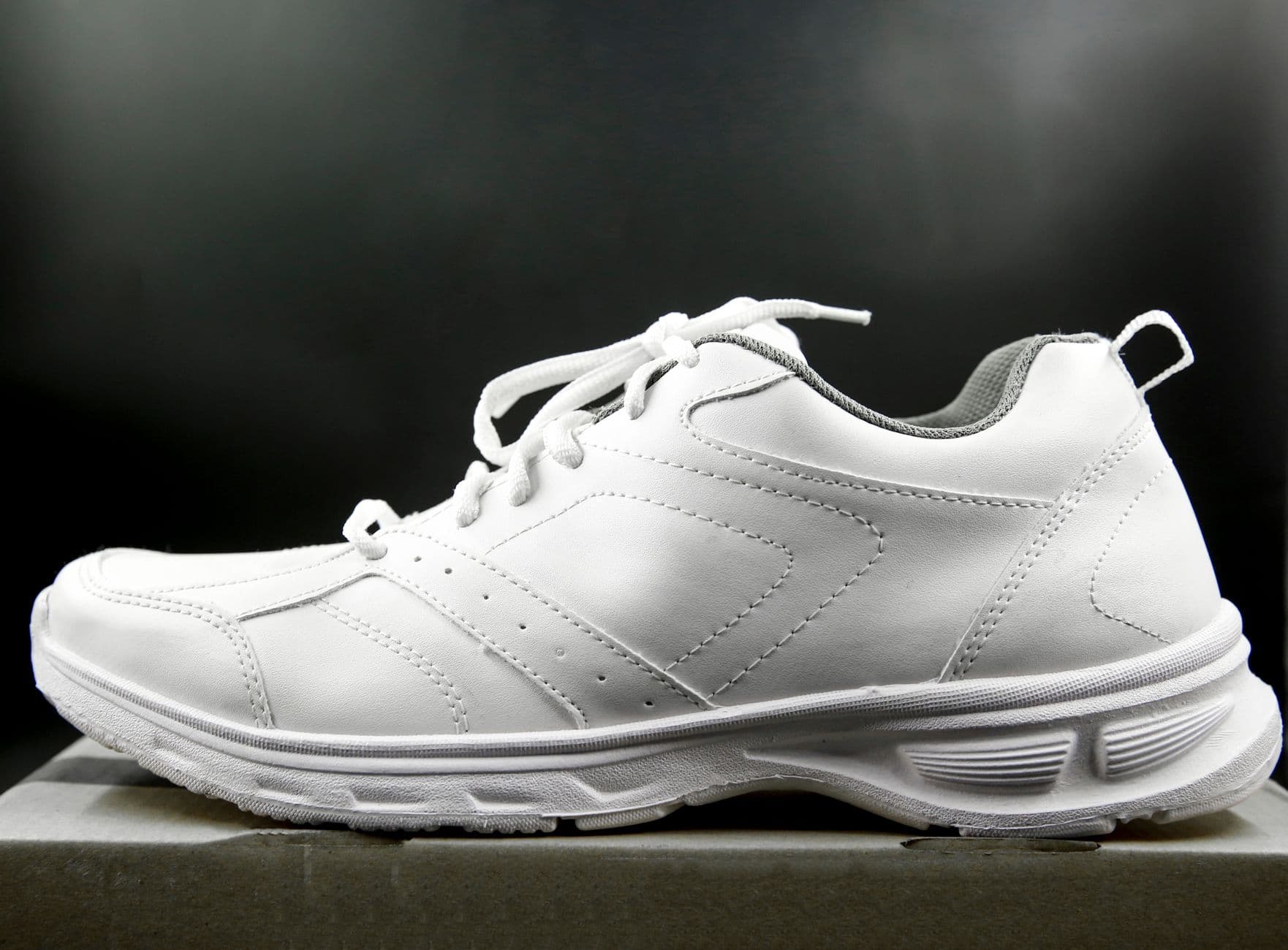 Bash – Leather-look sneakers: easy, low-risk cleaning that keeps them looking new