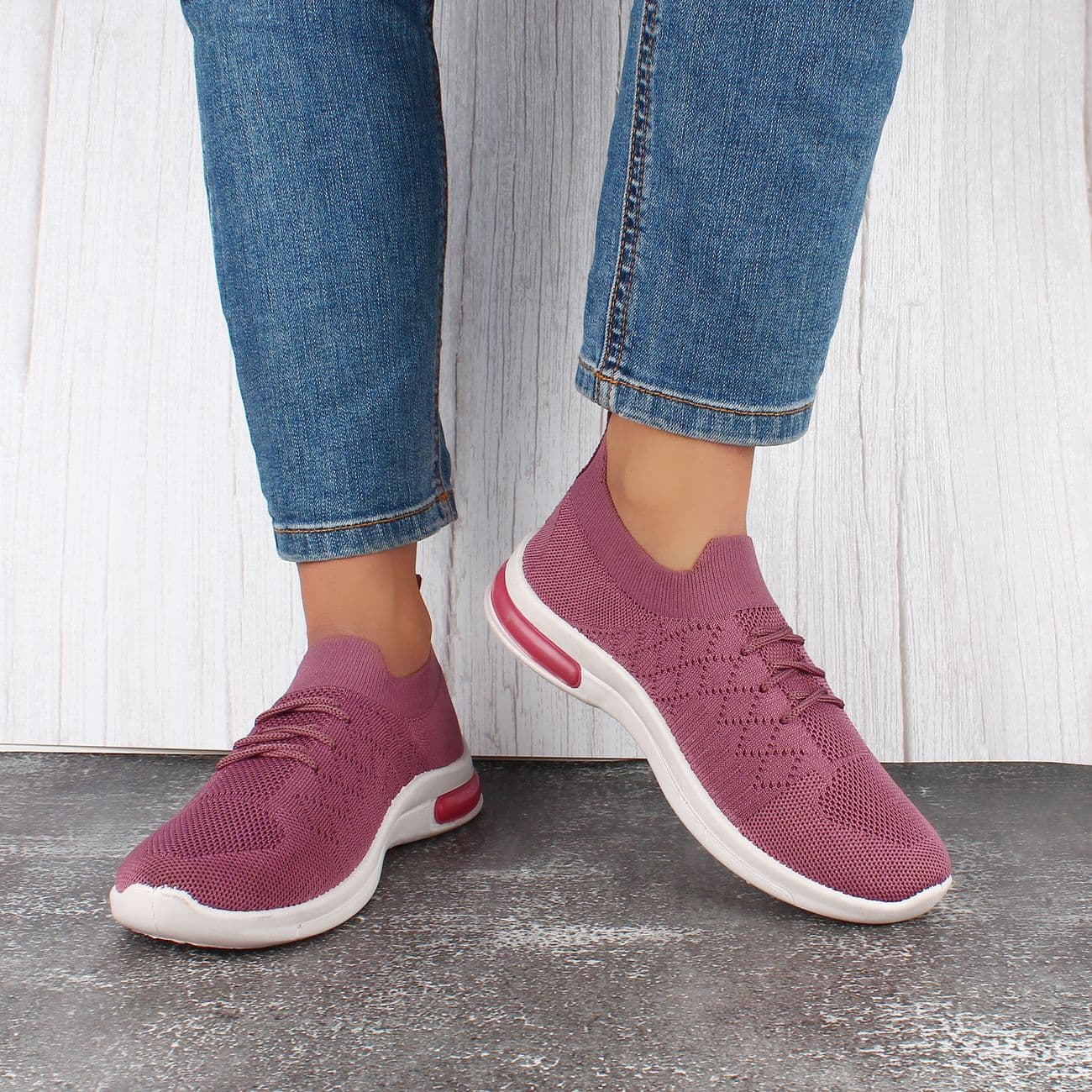 Bash – Women’s sneakers size and fit tips for confident online shopping