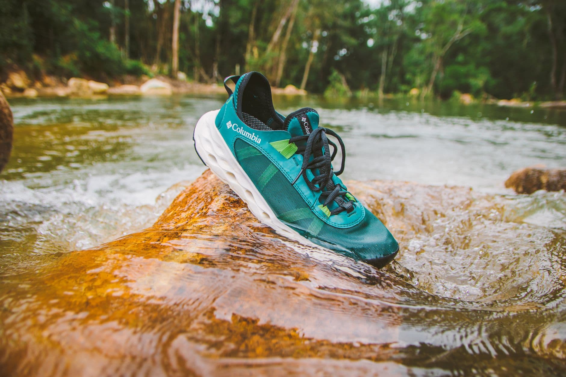 Bash – Best sneaker materials for wet weather: what to choose and why