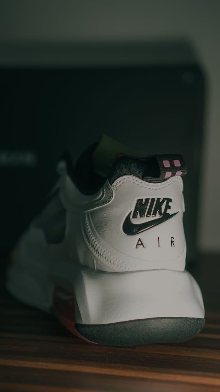 Bash – Women's Jordan sneakers for travel: comfort, style and smart choices
