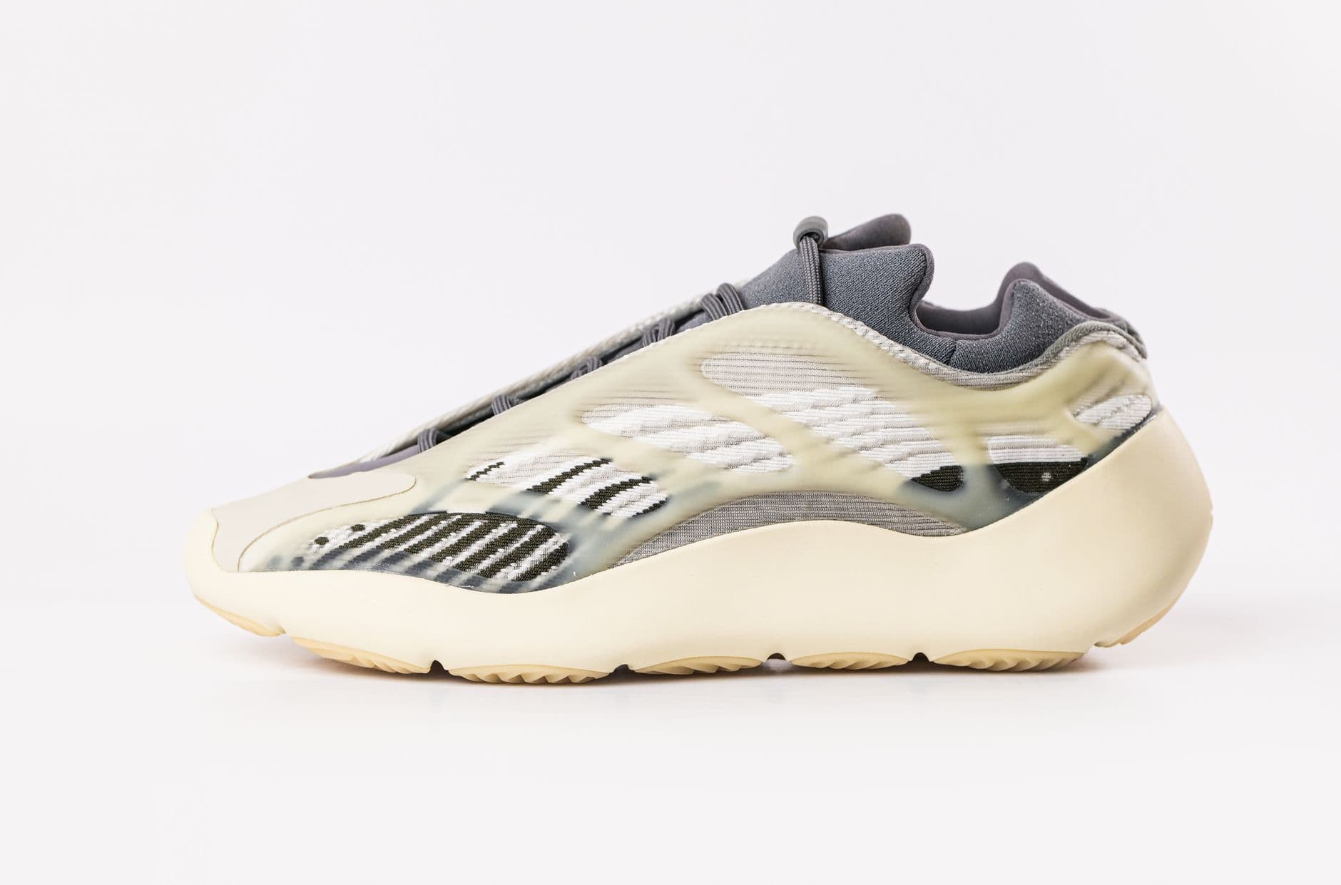 Bash – Adidas women's sneakers built for travel-day comfort
