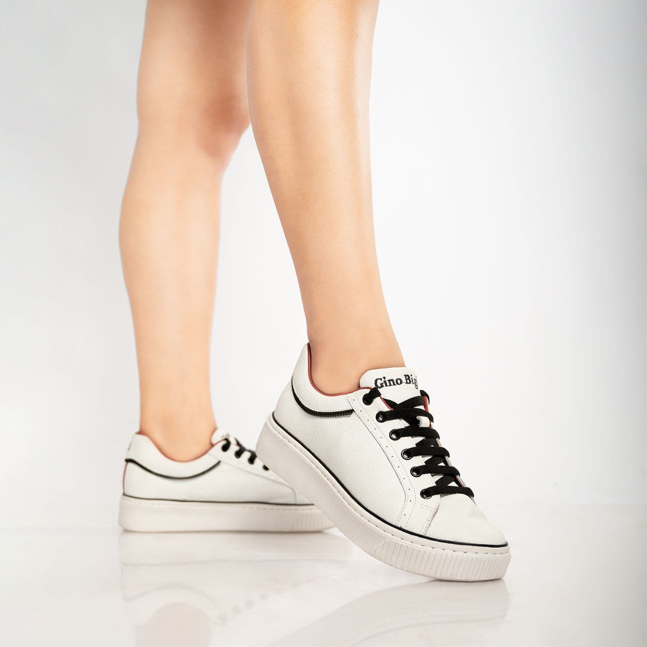 Bash – Sizing & fit for women’s travel sneakers
