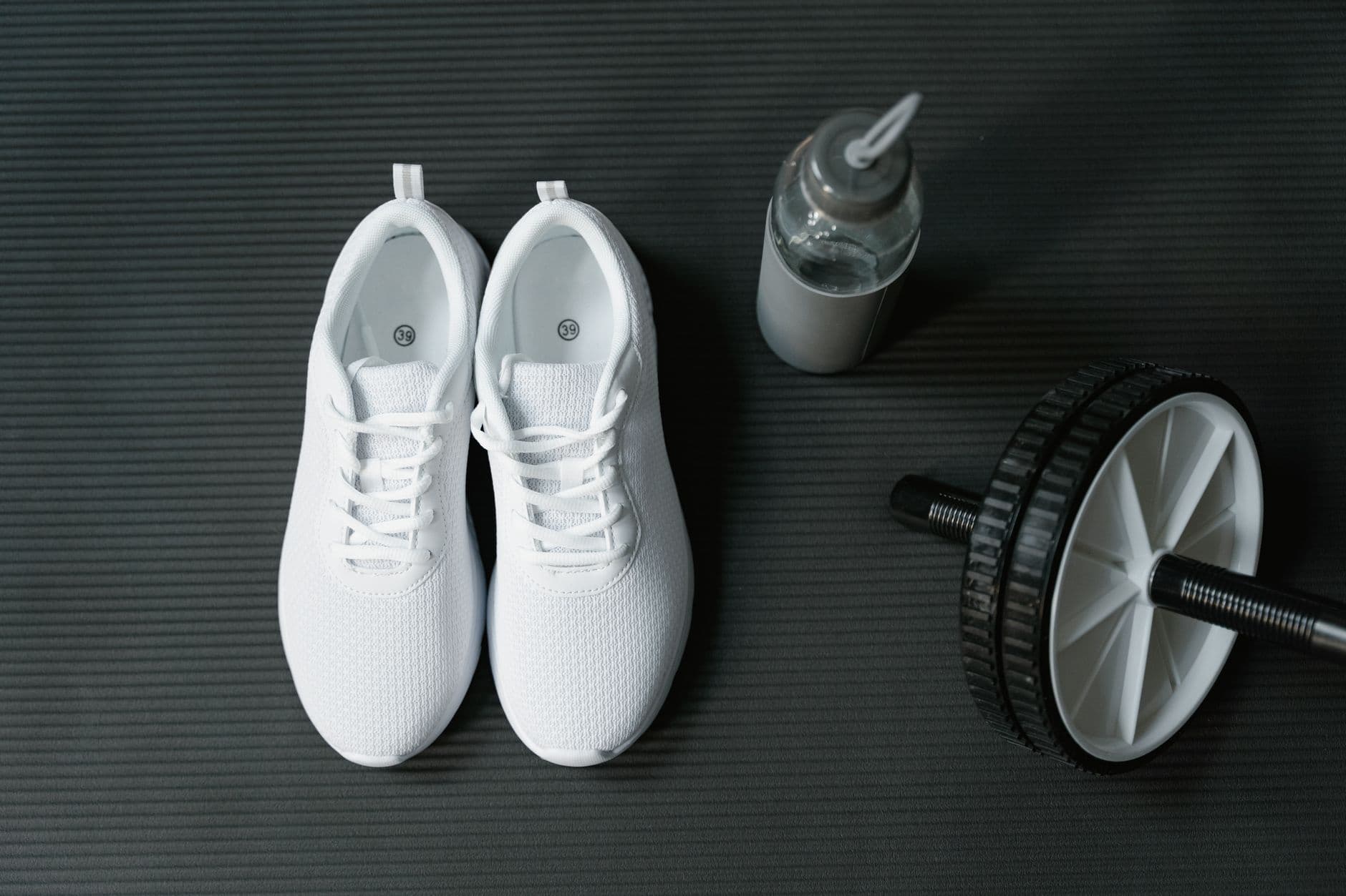 Bash – Essential white sneakers for travel that actually work