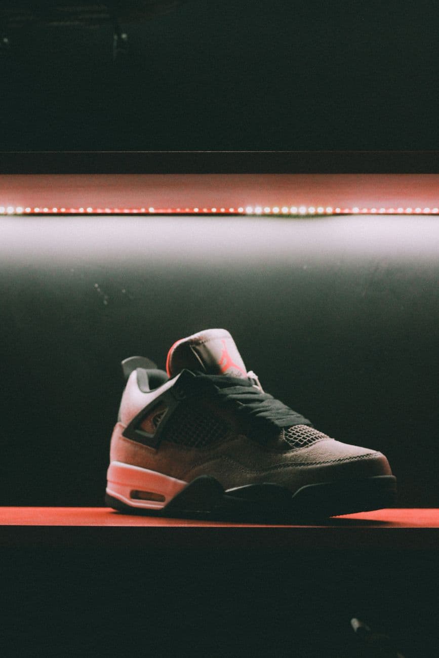 Bash – Sneaker store opening hours in malls: what to expect and how to plan