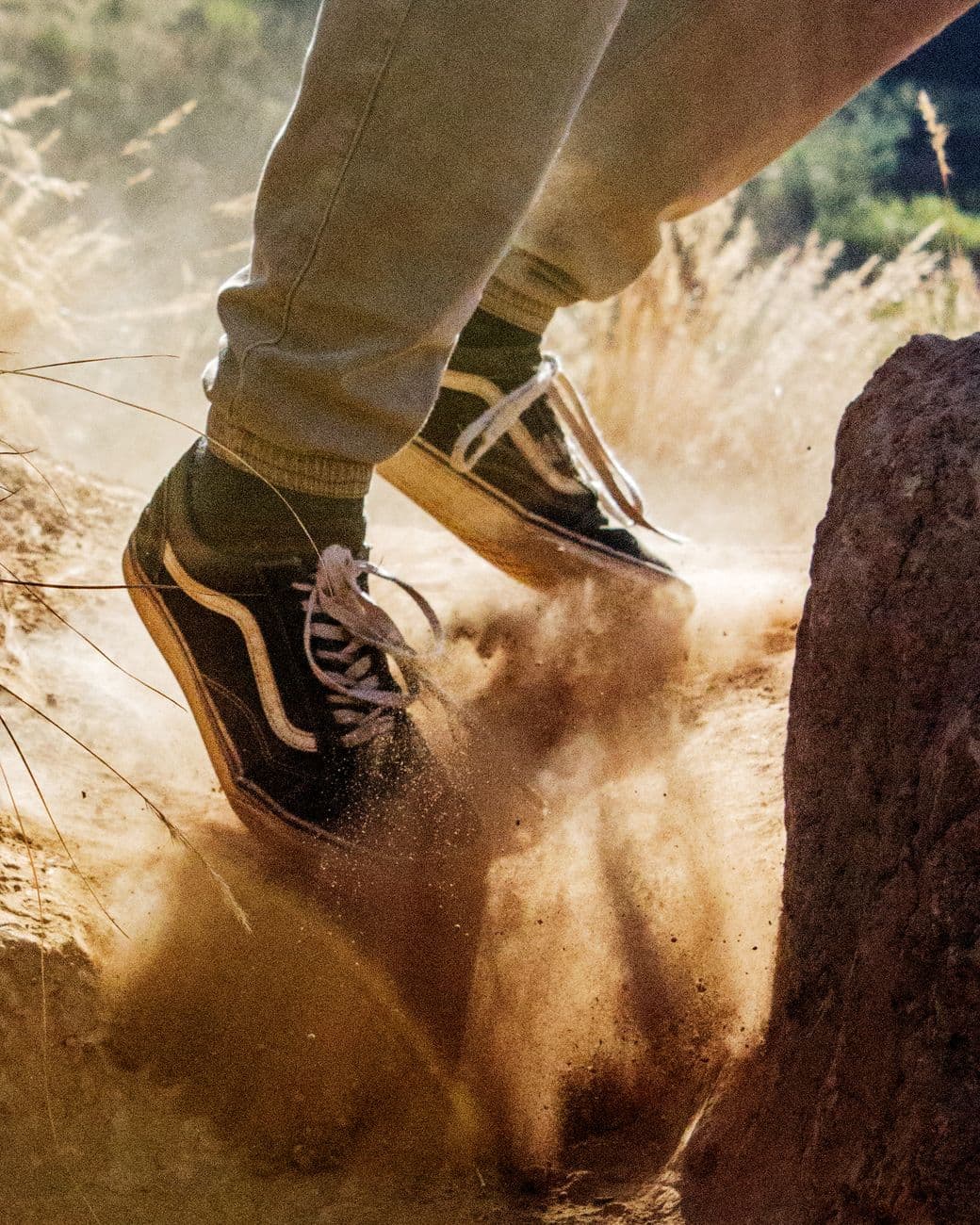 Bash – Sneaker features for dusty tracks: what to look for and why
