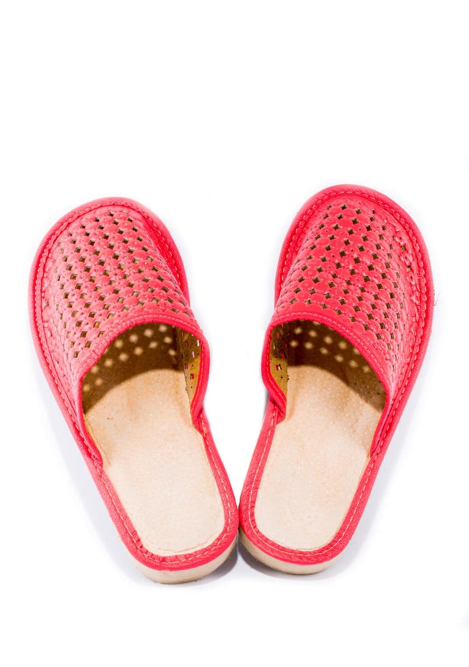 Bash – Lightweight red sneakers for travel that pack small and move easily