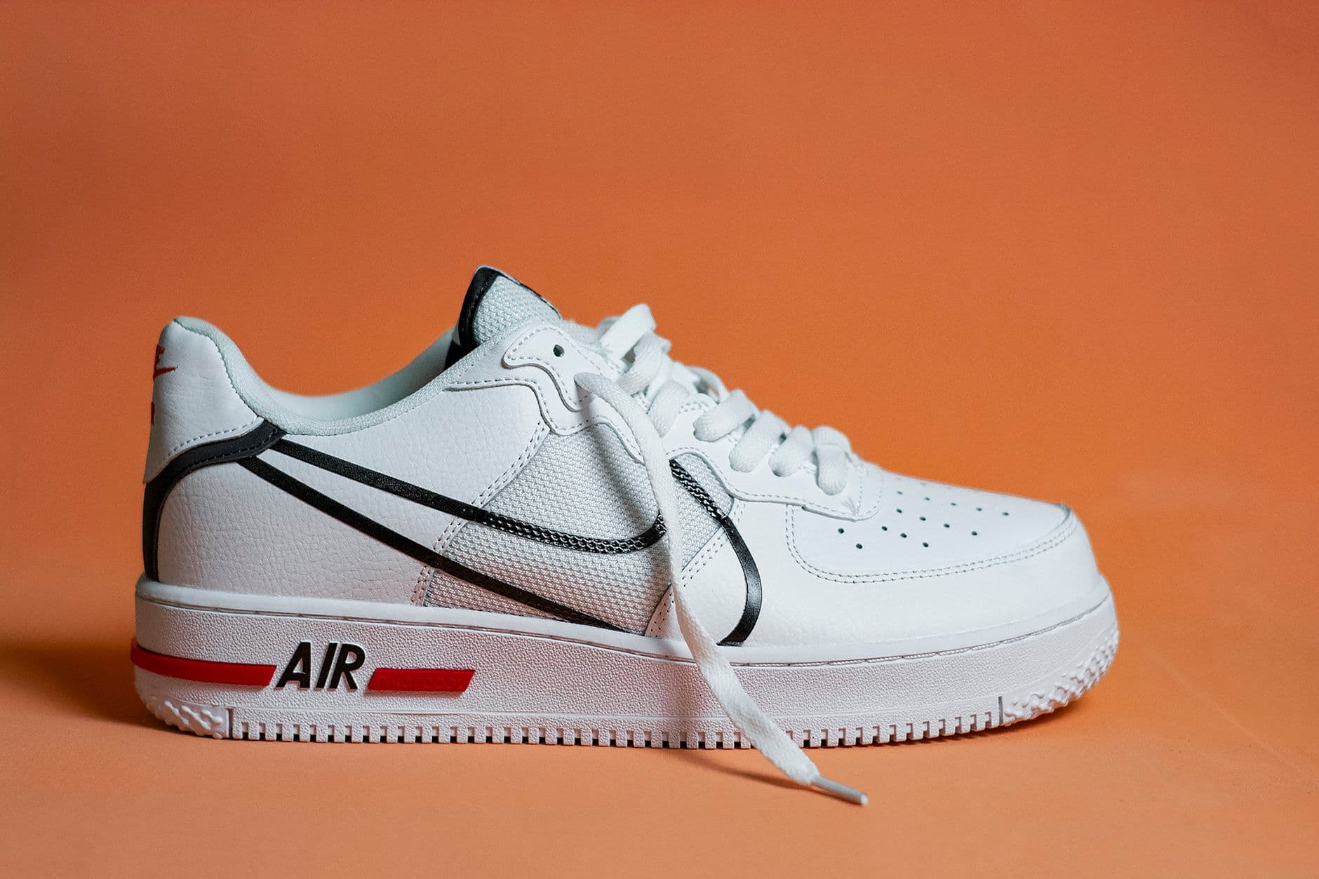 Bash – Leather vs Synthetic Sneakers: a practical comparison for everyday South African wear