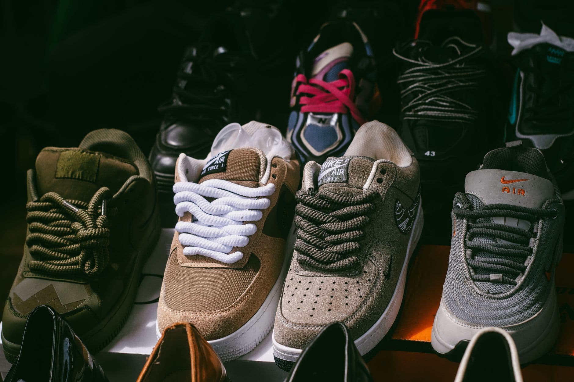 Bash – Compare running vs casual sneakers: which to choose and when