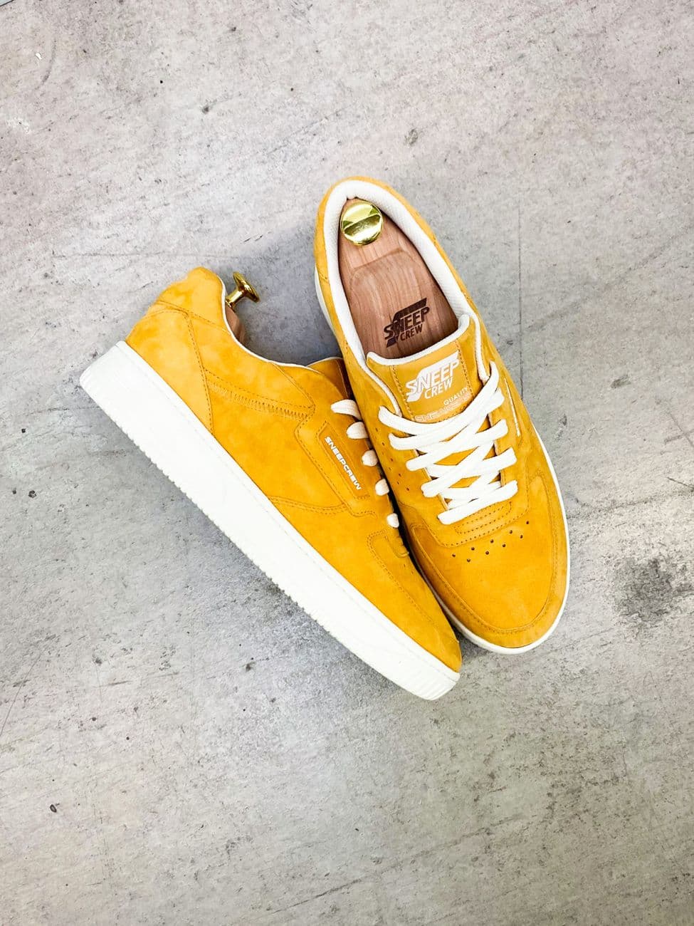 Bash – Leather vs Suede Sneaker Care: Which to Choose and How to Keep Them Looking Good