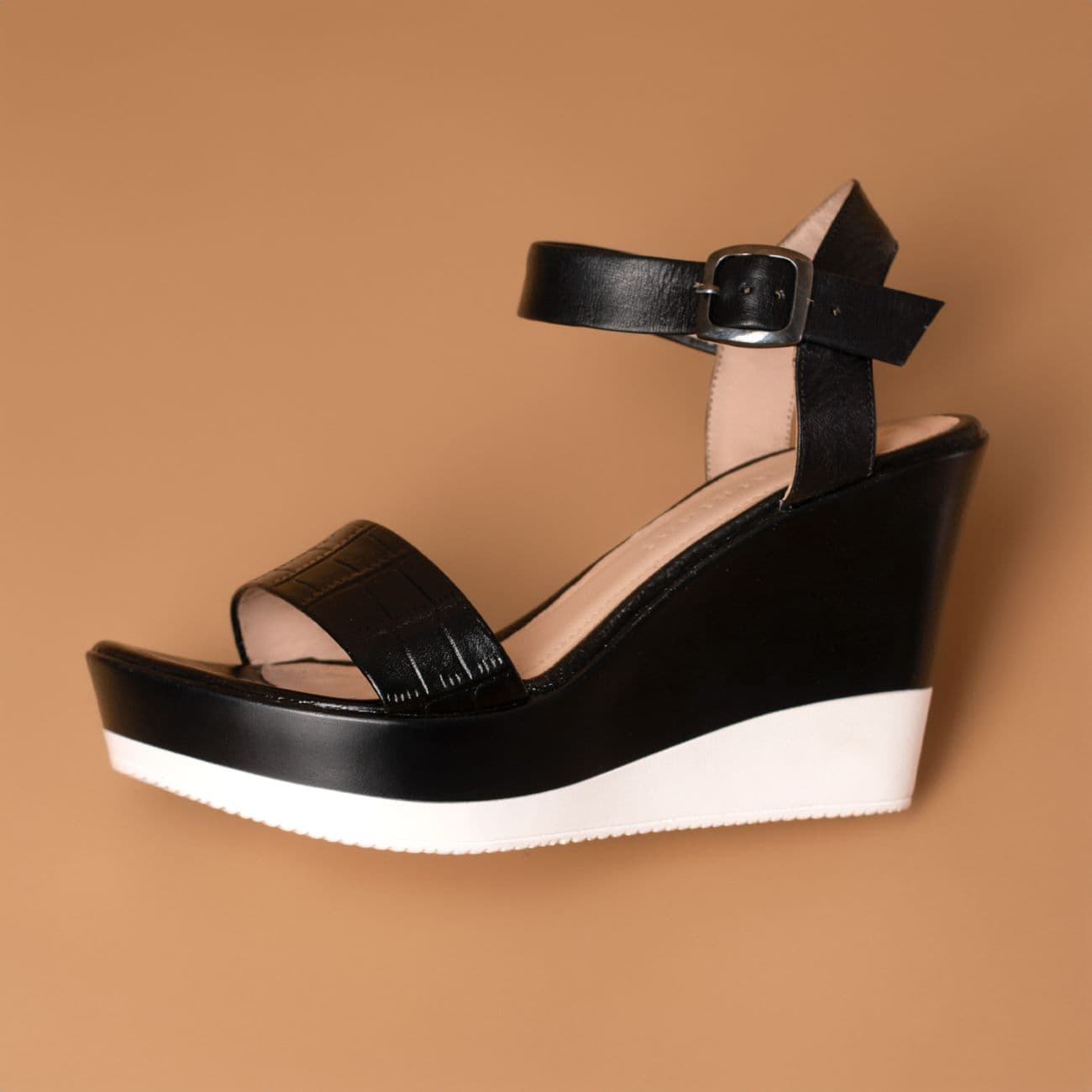 Bash – Styling and care for Fabiani black sneakers on active travels
