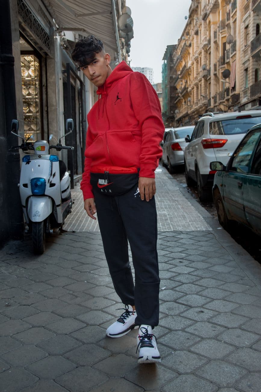 Bash – Nike men sneakers for travel adventures: versatile, durable picks for everyday journeys