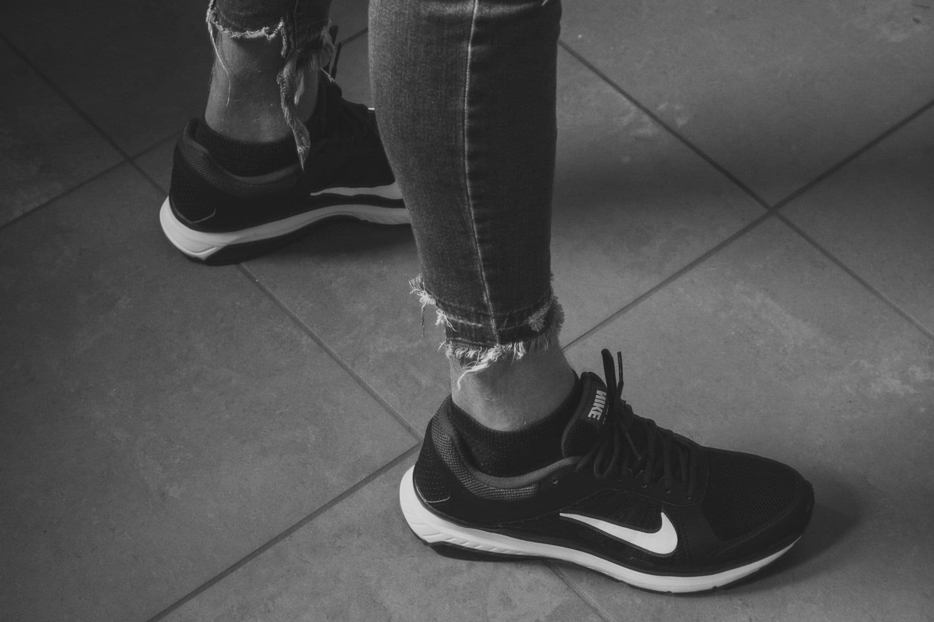 Bash – Black Nike women’s sneakers for travel - stylish, comfortable choices