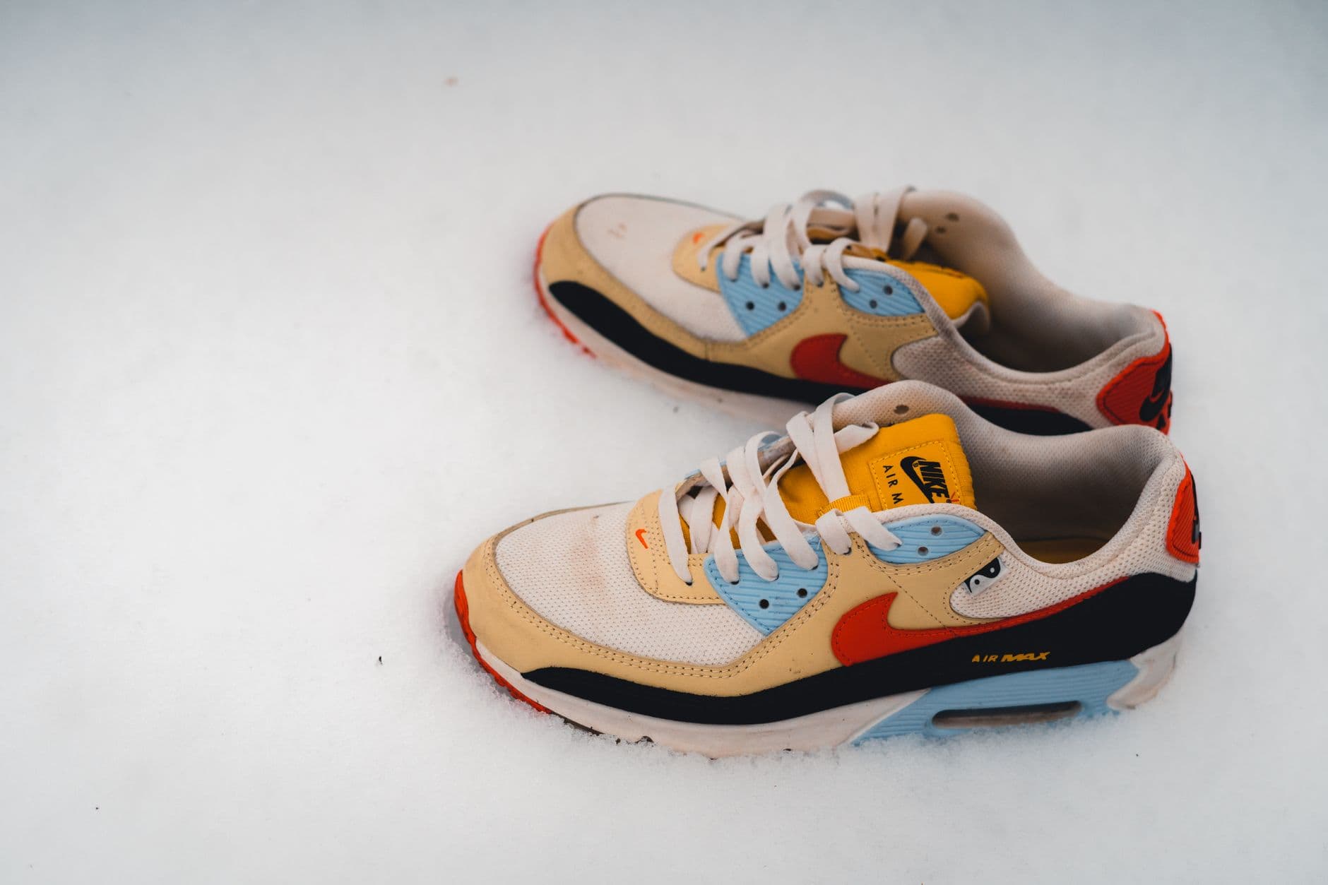 Bash – Nike Air Max travel sneakers - comfortable, packable shoes for trips