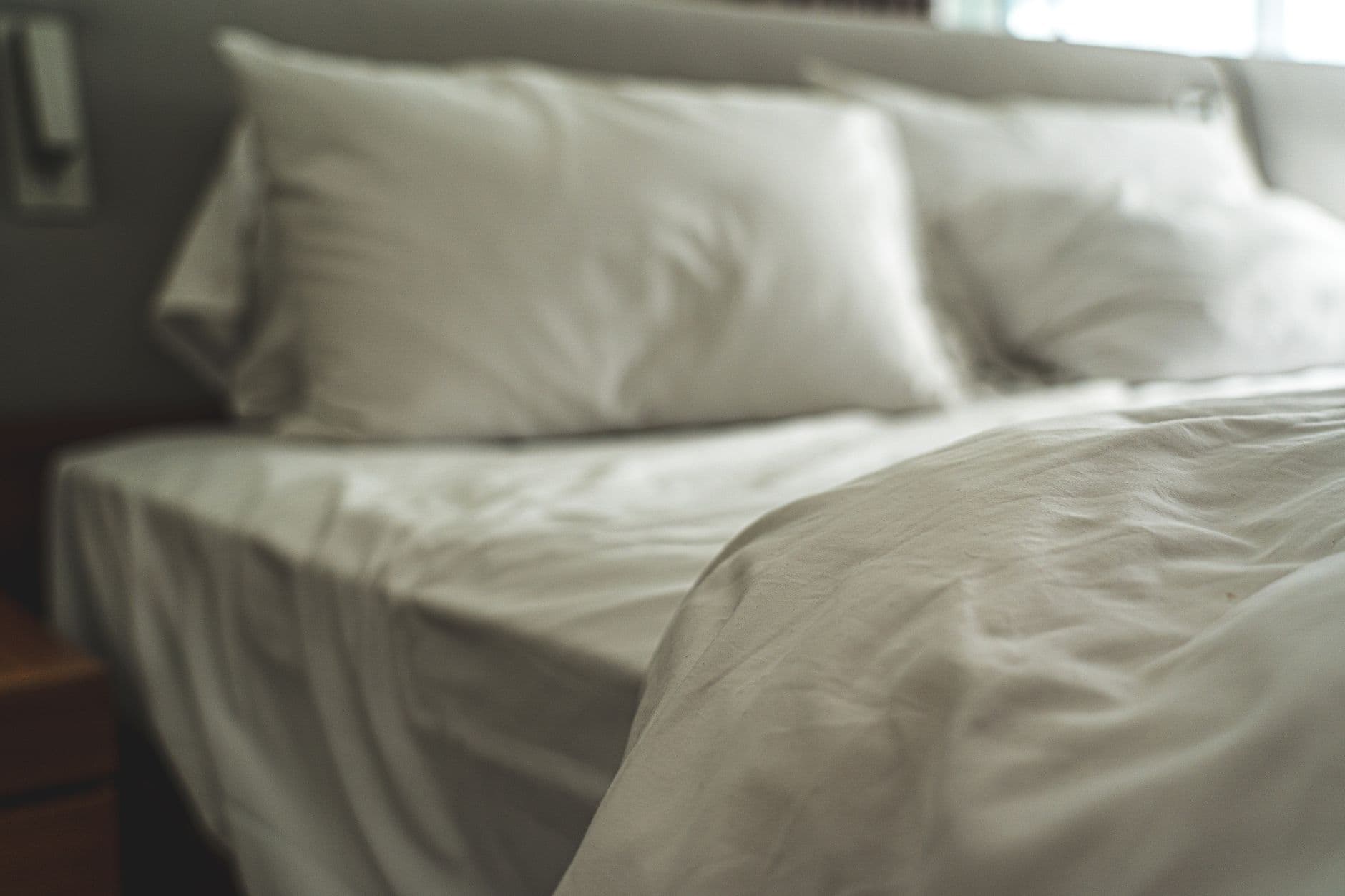 Bash – Bamboo vs Cotton Sheets: Which Fabric Regulates Temperature Better?