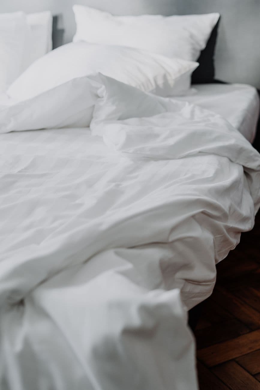 Bash – Bed layering with a top sheet vs duvet-only: how each saves energy and shapes comfort