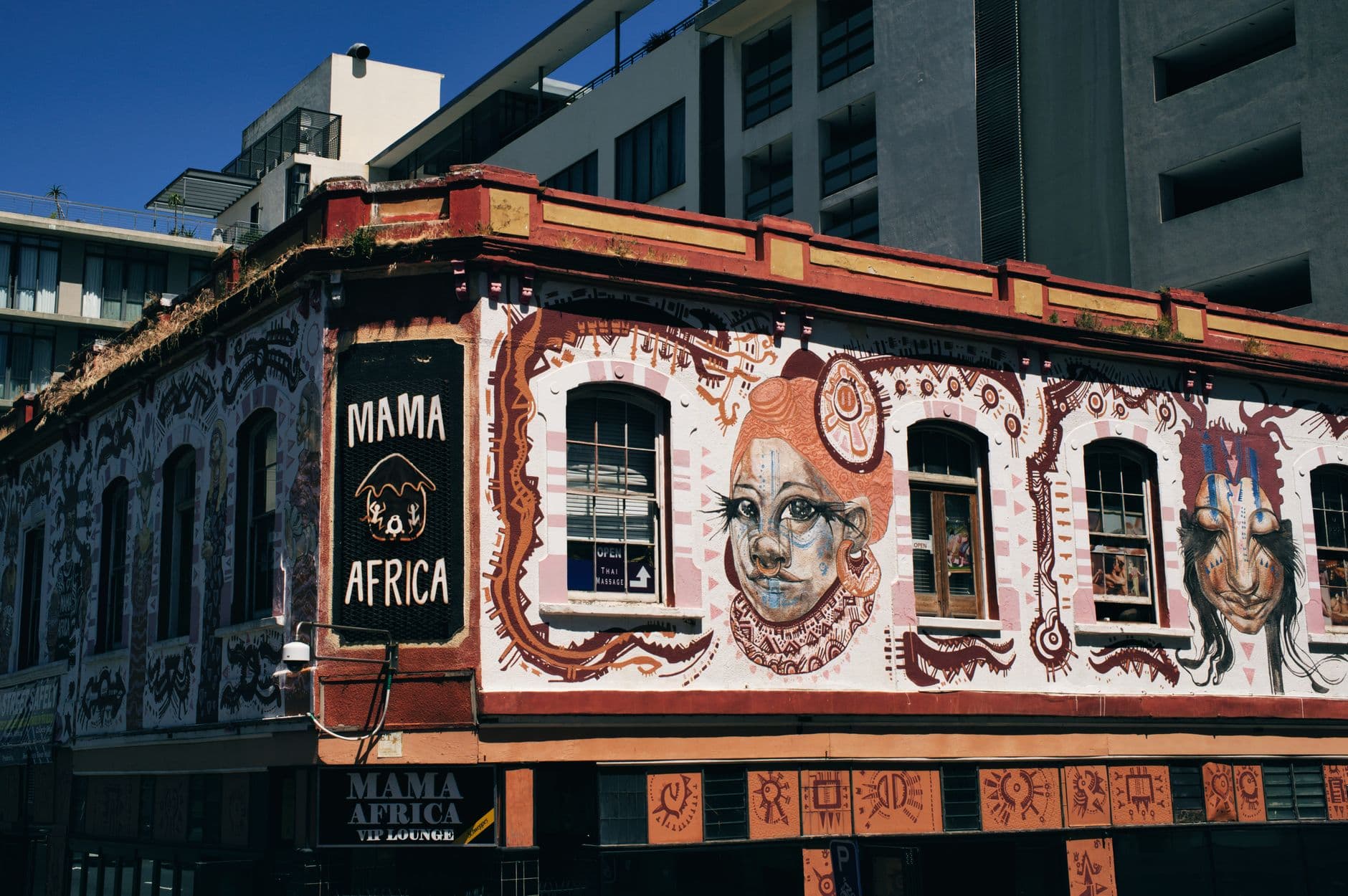 Bash – Sneaker tours in Cape Town: A local walking guide to stores, street art and culture