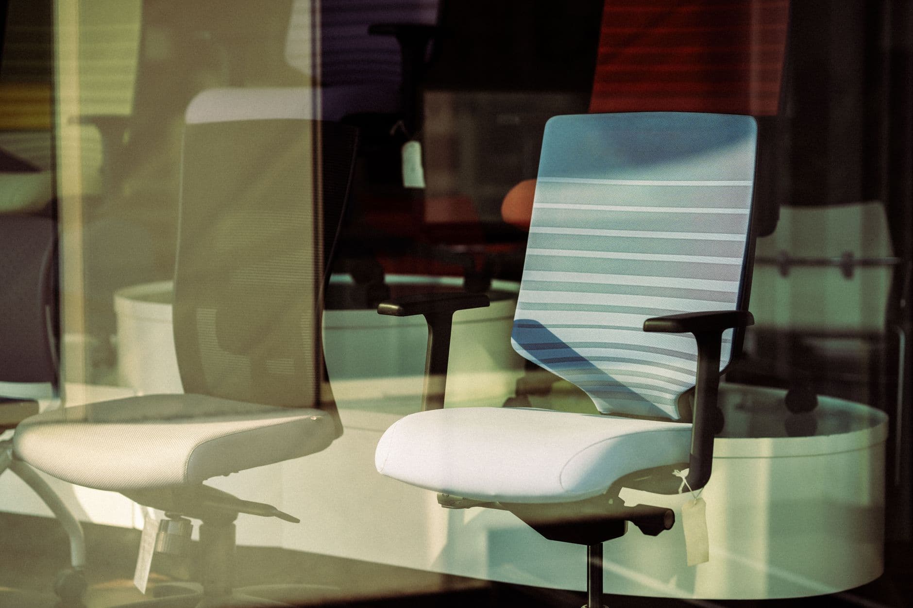 Bash – Adjustable office chairs with lumbar support for comfortable workdays