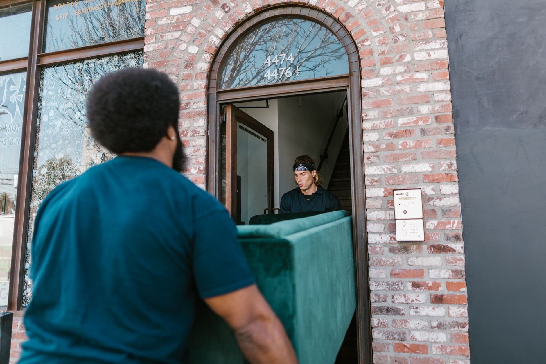 Bash – Delivery and doorway size for large sofas: measure once, move with confidence