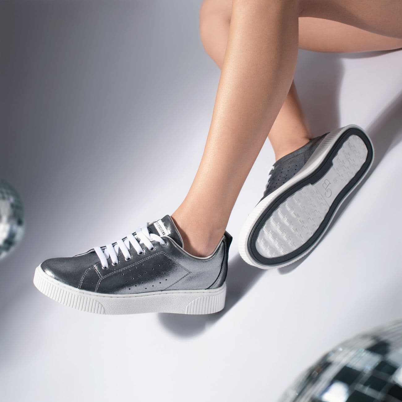 Bash – Silver sneakers for women who travel: comfy, packable and stylish picks