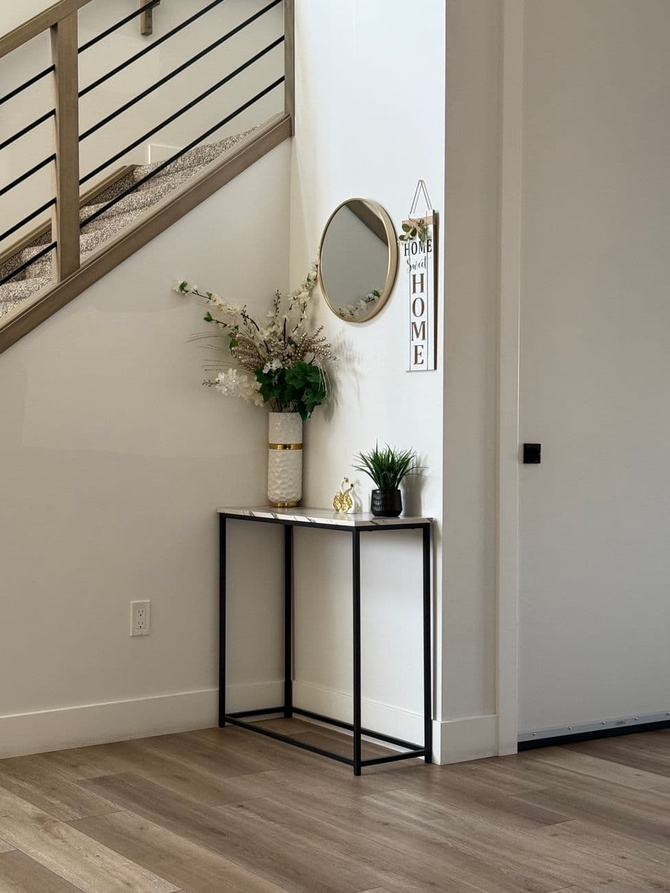 Bash – Console tables for every corridor and counter: style, size and what to buy