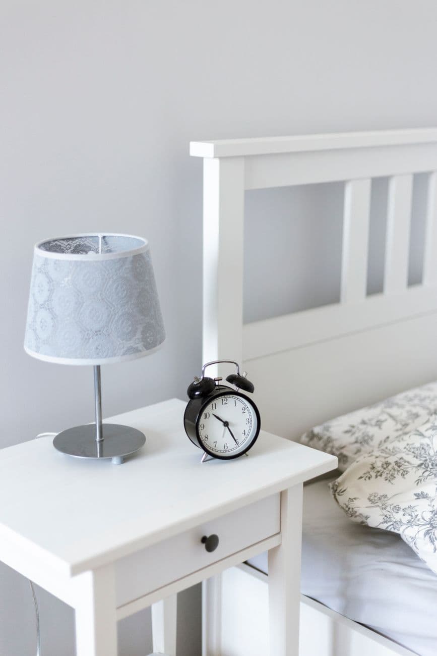 Bash – Choose the right bedside table for your bedroom