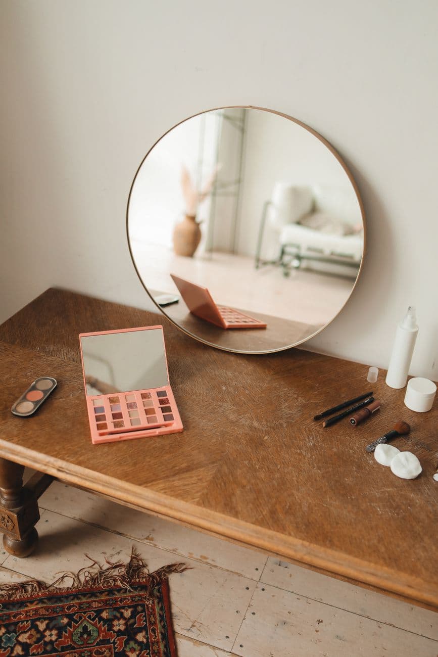 Bash – Round mirror: How to choose, place and style one for your home